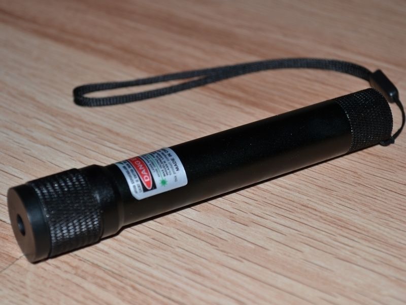 Adjustable focus 980nm near infrared laser pointer