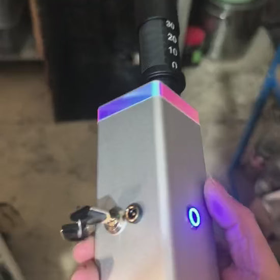 video of Professional 915nm 120W/130W Laser Igniter with Beam Expander