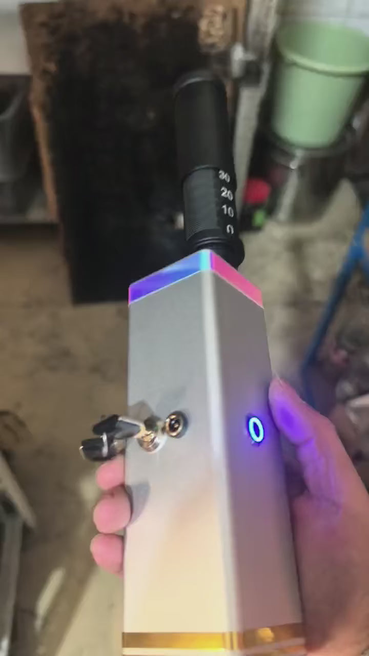 video of Professional 915nm 120W/130W Laser Igniter with Beam Expander